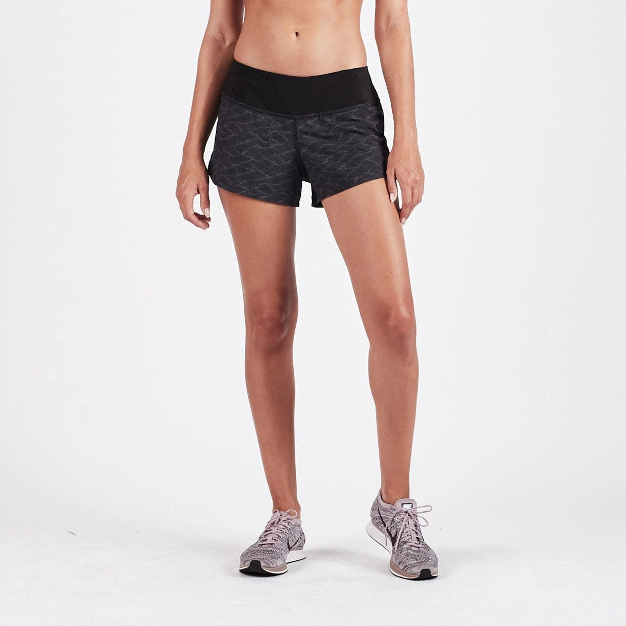 Omni Performance Short | Charcoal Wave Texture