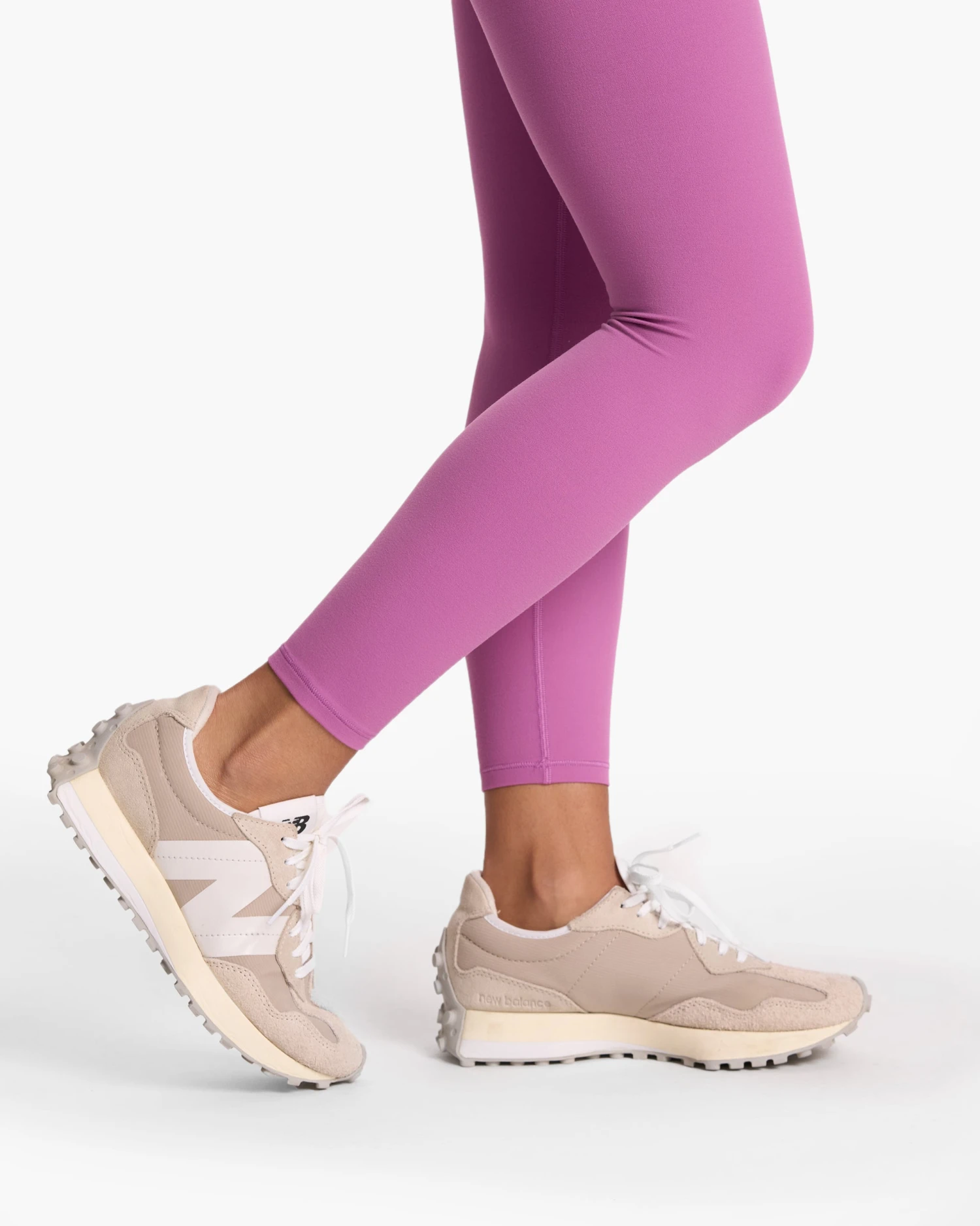 Vuori AllTheFeels™ Legging - Short | Claret - Image 6